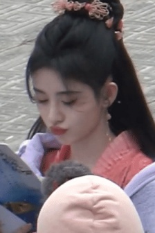 美女胸禁止18以下看